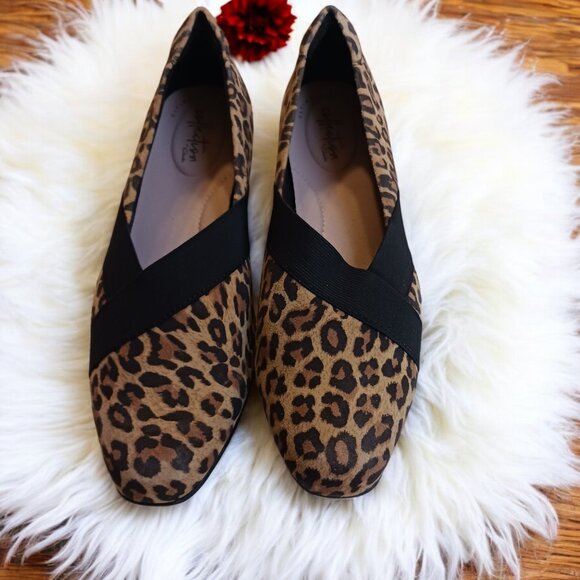 Clarks Juliet Dahlia Leopard Print Flats Comfortable, Chic & Stylish! Size 8.5W - Picture 2 of 12